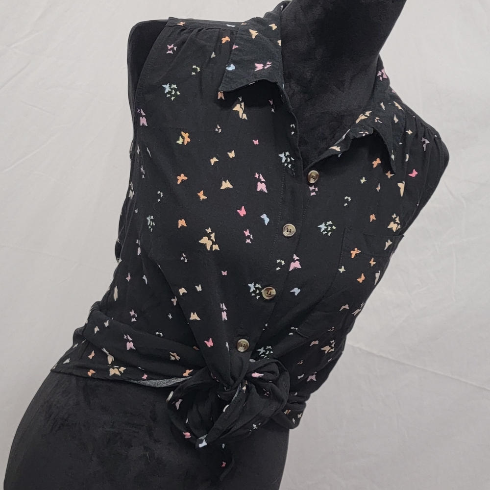 Butterfly buttondown